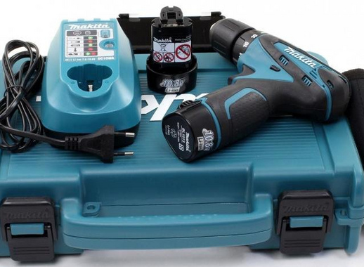 Аккумуляторная дрель-шуруповерт Makita DF330DWE 10.8 В Li-ion 10.8 В, 2x1.3 Ач