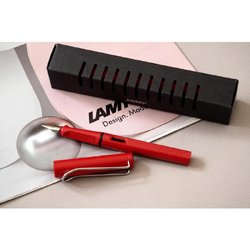 Ручка перьевая Lamy 016 Safari цвет чернил синий цвет корпуса красный (артикул производителя 4000181)