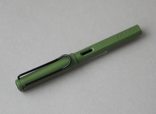 Ручка перьевая Lamy 041 safari F цвет чернил синий цвет корпуса оливковый (артикул производителя 4035671)