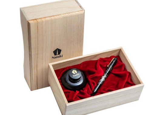 Ручка перьевая Namiki Tradition Mount Fuji and wave цвет чернил черный цвет корпуса черный